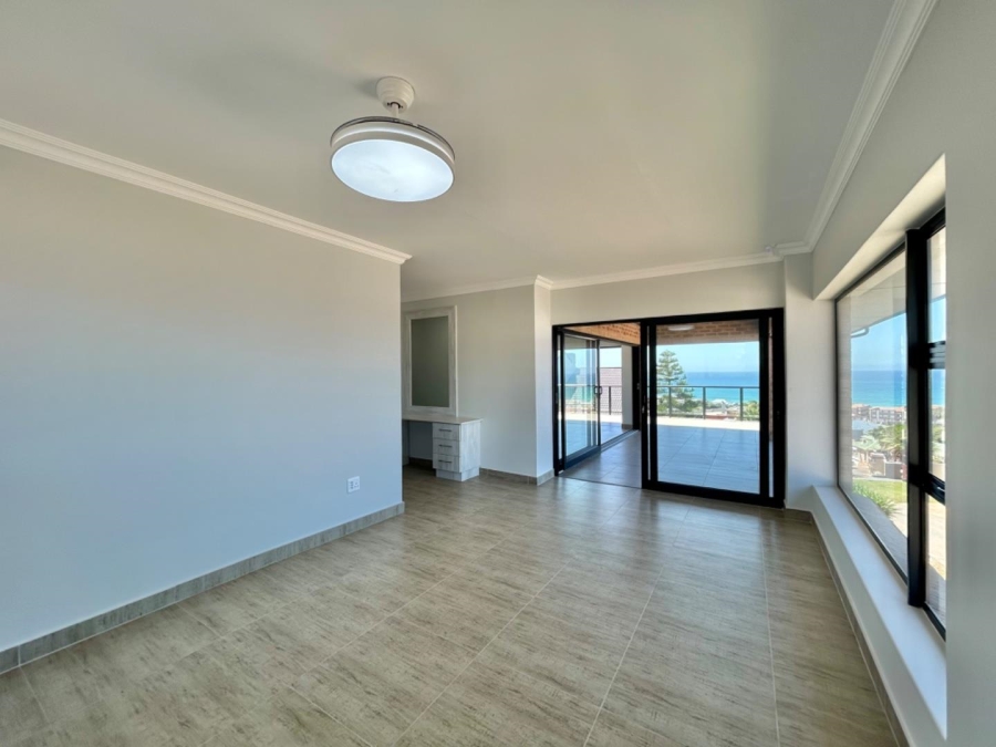 4 Bedroom Property for Sale in Wavecrest Eastern Cape